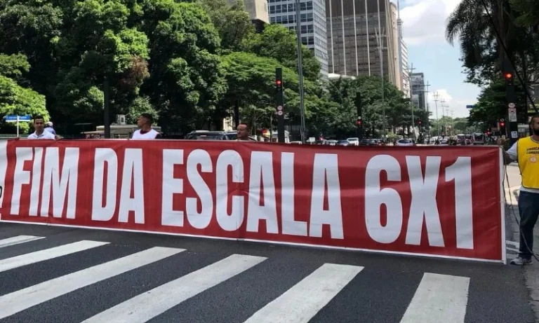 Fim da escala 6×1 aprovado no Senado, PEC da jornada prevê transição para 42 horas em 60 dias e, um ano depois, 40 horas, promulgação pelo Congresso