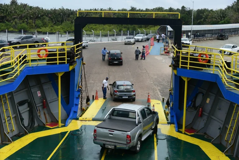 Gratuidade transporte eleitores Baixada: TRE-MA determina ônibus e ferry-boats gratuitos no segundo turno, exige planejamento em 48 horas e multa diária de R$ 50 mil