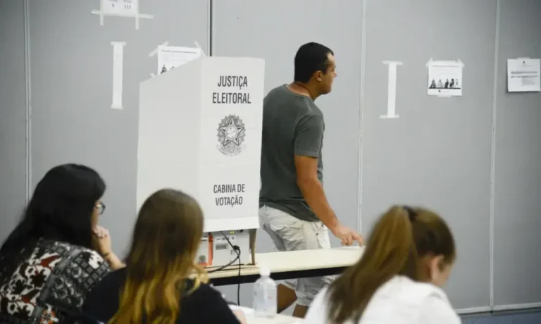 Como consultar se o título de eleitor está regular para votar, passo a passo no Autoatendimento do TSE com nome, número do título ou CPF, e como regularizar pendências