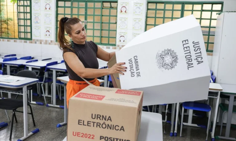 Campanha eleitoral nas ruas termina às 22h deste sábado, saiba o que muda até o primeiro turno e como manifestar sua preferência no domingo