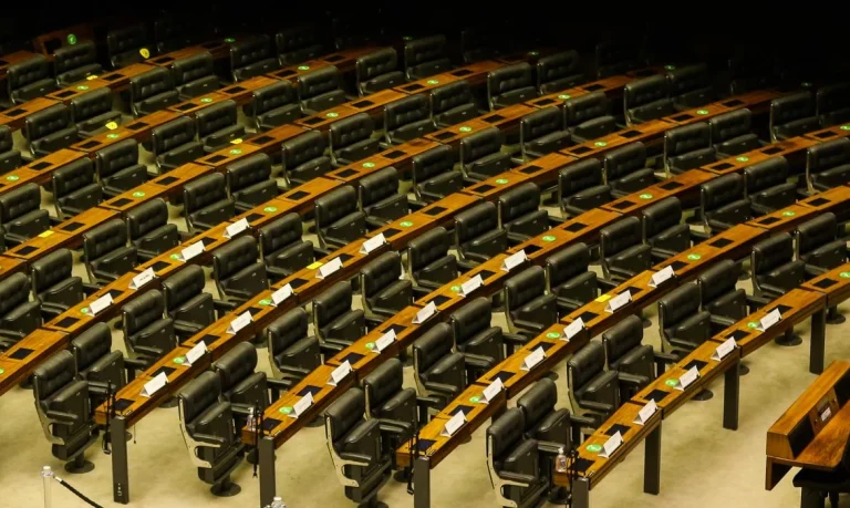 Sistema proporcional, entenda como deputados são eleitos pelo quociente eleitoral, pelas sobras e pela decisão do STF que define vagas no Congresso e nas assembleias