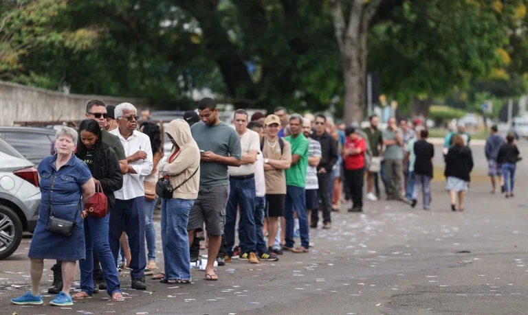 Tocantins, eleições em Palmas: 184 candidatos disputam 24 vagas de deputado estadual, filas em seções e TRE registra três ocorrências de propaganda e compra de votos