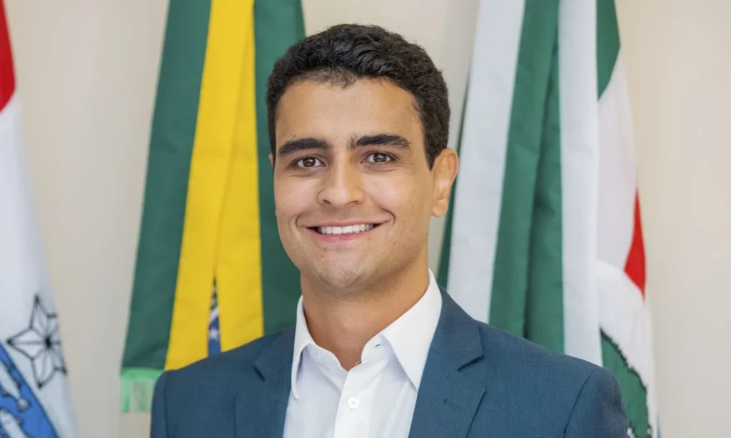JHC, do PSDB, é eleito governador de Alagoas em primeiro turno com 52,2% dos votos válidos e derruba influência dos Calheiros ao derrotar Renan Filho
