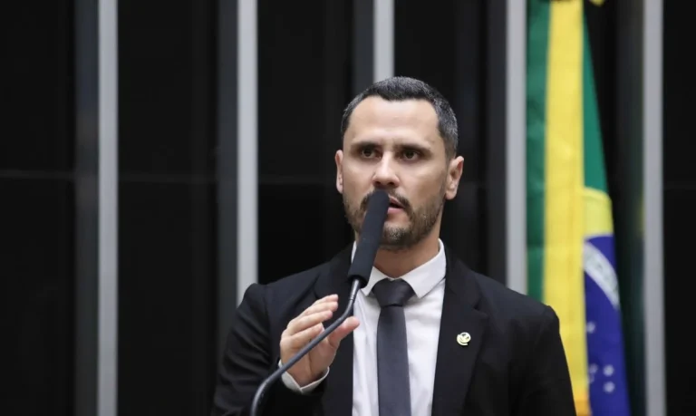 Cleitinho é eleito governador de Minas Gerais em 1º turno com 55,4% dos votos, promete pacificação e diz que vai governar para todos