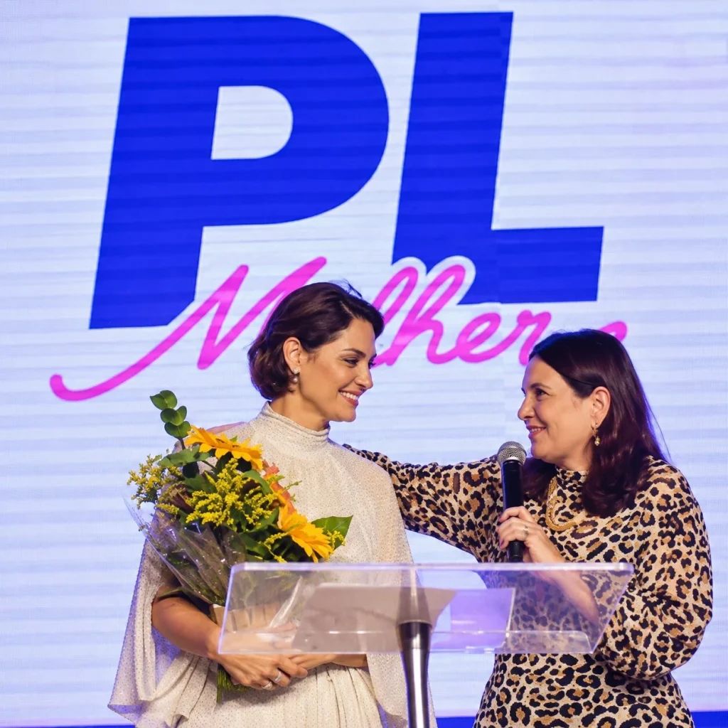 Michelle Bolsonaro e Bia Kicis são eleitas ao Senado pelo Distrito Federal pelo PL, conquistam duas vagas e renovam a bancada do DF para a legislatura de 2027