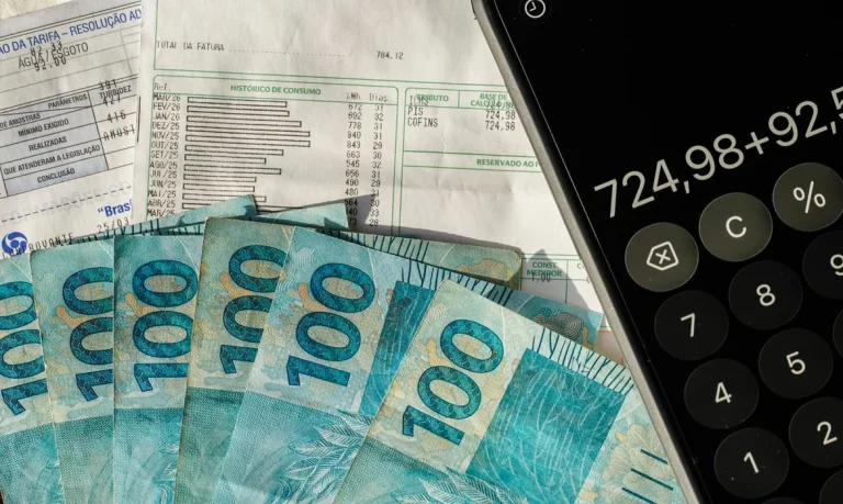 Boletim Focus: Previsão de Inflação para 2026 Ultrapassa 5% com Pressão do Petróleo e Dólar Estável