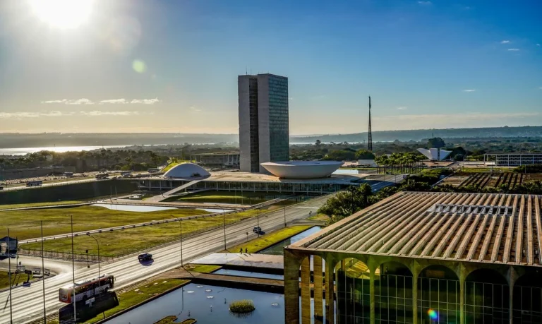 STF e linha sucessória, PL com 121 deputados e 28 senadores: o que muda no Congresso e os riscos para sabatinas, investigações e direitos até 2027
