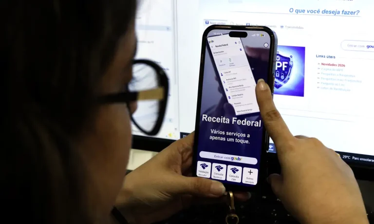 Receita Federal envia cartas para 500 mil contribuintes na Malha Fina: Saiba como evitar multas e regularizar seu Imposto de Renda