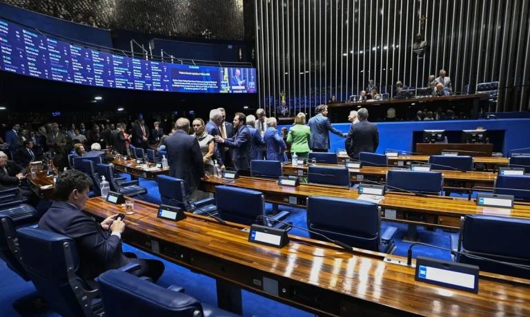 PEC que acaba com escala 6×1 entra no 2º dia de discussão no Senado, Alcolumbre prevê votação na semana que vem, PL se articula e Lula reage em debate