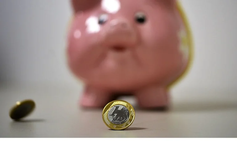 Poupança em Alerta: Saques Superam Depósitos em R$ 9,35 Bilhões em Setembro, Indicando Mudança nos Hábitos Financeiros