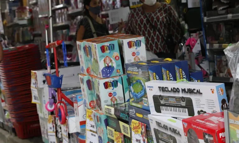 Dia das Crianças: Procon-RJ lança cartilha “Presente Seguro, Criança Protegida” com 7 dicas essenciais para evitar golpes e acidentes com brinquedos