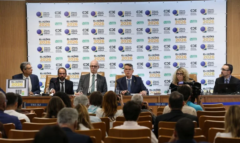 Douglas Ruas é confirmado governador do Rio de Janeiro com 50,88% na retotalização do primeiro turno, Paes fica com 44,16% e TRE-RJ deve proclamar em 15/10