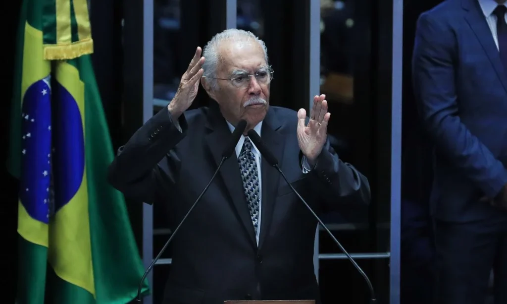 José Sarney, 96 anos, internado na UTI do UDI Hospital em São Luís após cirurgia de reversão de obstrução intestinal, permanece estável e segue acompanhado por equipes médicas