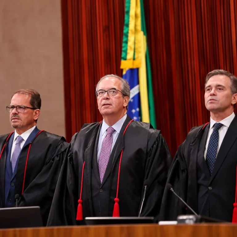 Decisão do TSE restabelece Exército do Lula no WhatsApp após Nunes Marques suspender, Cueva autoriza retorno parcial e caso vai ao plenário do tribunal