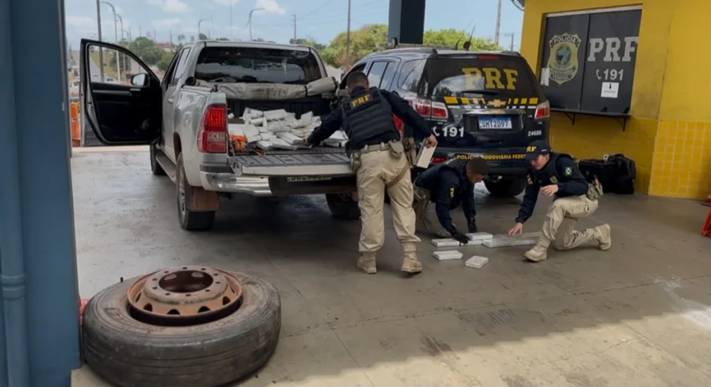 Apreensão de 144 tabletes de cocaína na BR-135 em São Luís, operação integrada da PRF e PMMA localiza carga no km 14 e encaminha suspeito à Polícia Civil