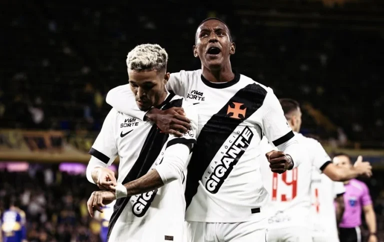 Adson decide na Bombonera, Vasco vence o Boca por 1 a 0 e fica a um empate da final da Copa Sul-Americana, Maracanã e volta em suspense