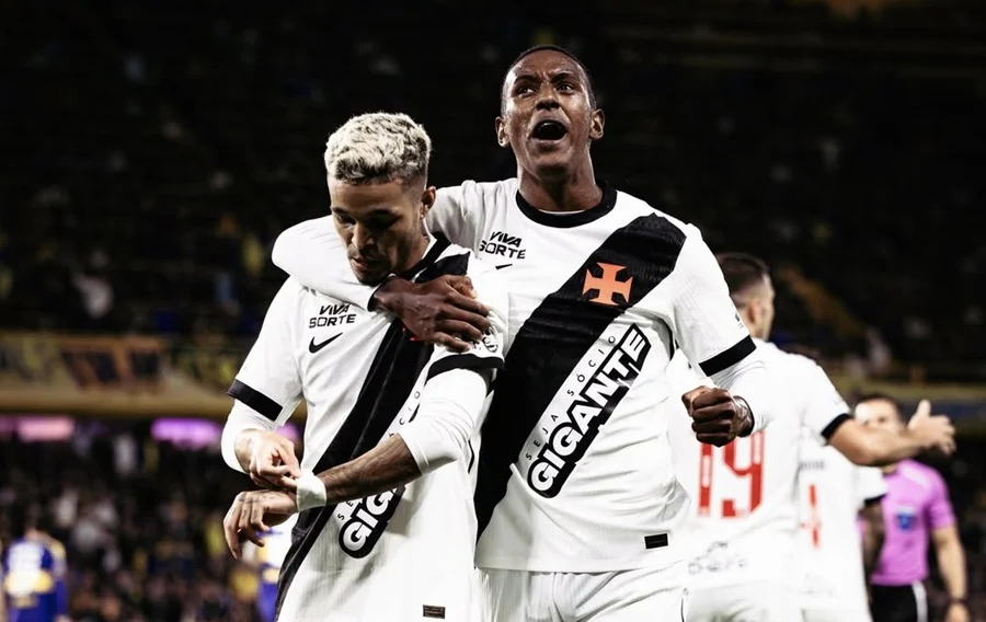 Adson decide na Bombonera, Vasco vence o Boca por 1 a 0 e fica a um empate da final da Copa Sul-Americana, Maracanã e volta em suspense